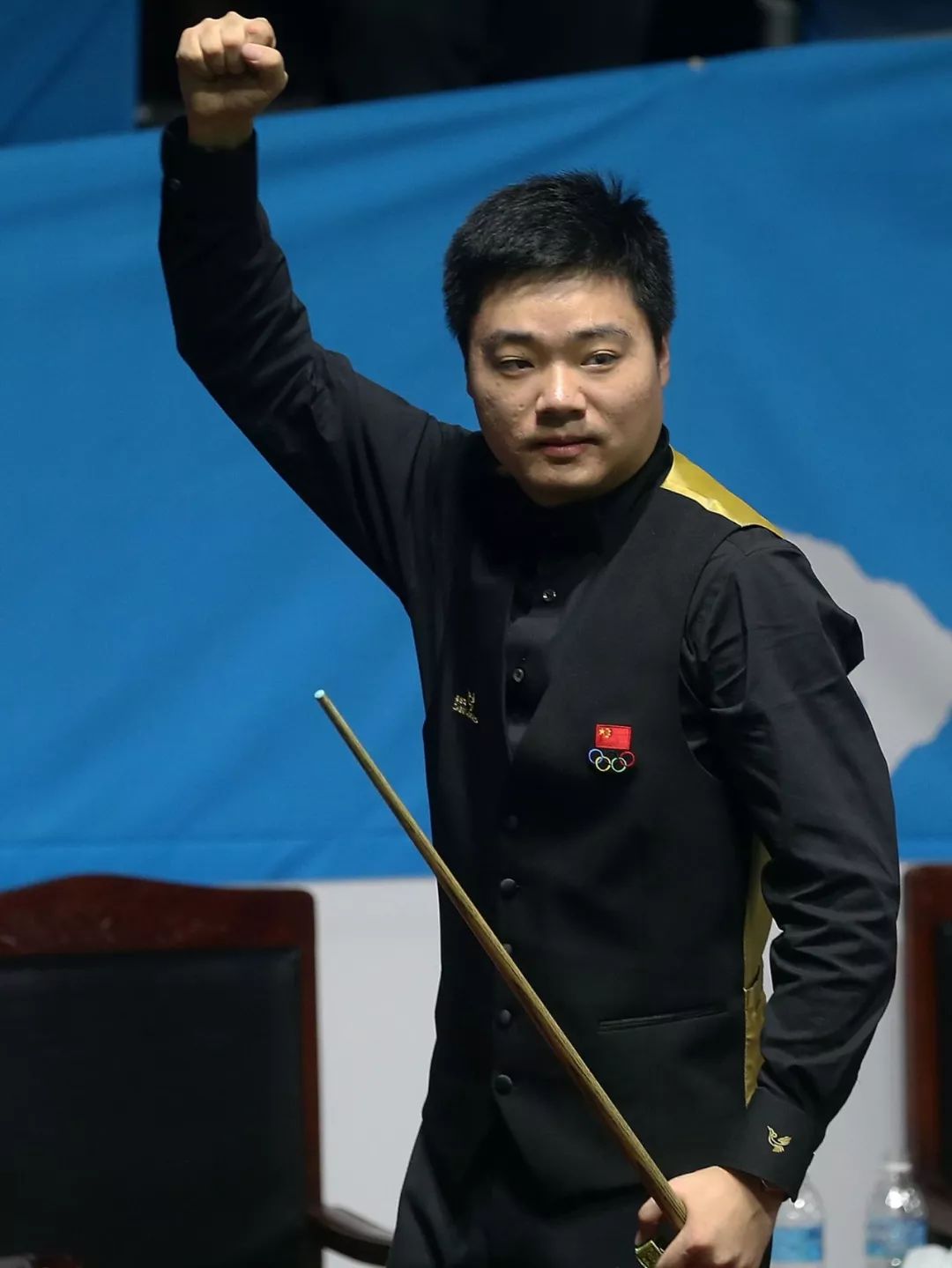 他面对来自 他面对来自