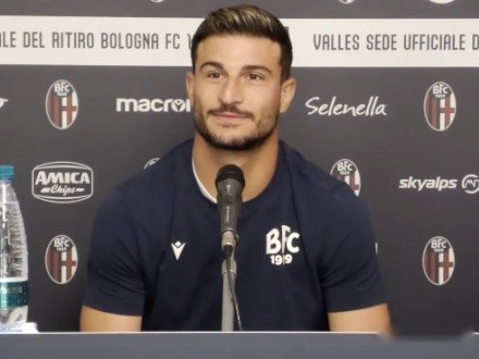 在他宣布加 在他宣布加