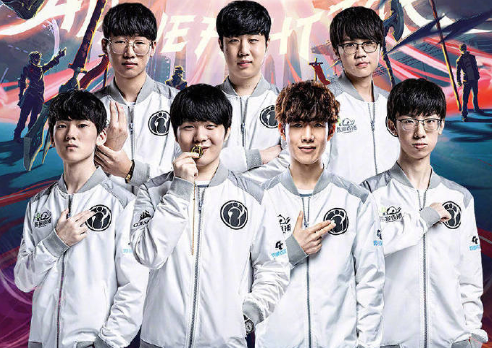 狼队通过前 狼队通过前